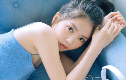 怀孕初期上厕所突然排褐色分泌物（怀孕初期上大厕有褐色分泌物）