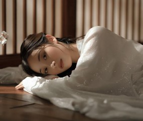 怀孕初期粉色血伴有腹痛怎么回事（怀孕早期粉色血）