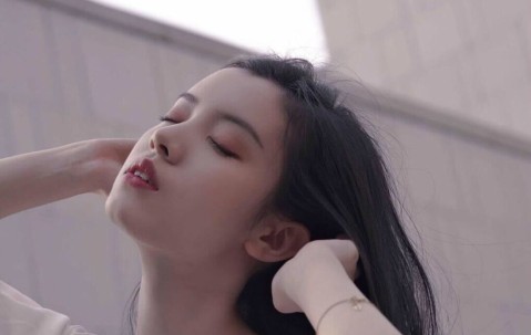 右侧多发卵泡（右侧多发小卵泡）