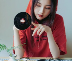 怀孕初期能上班对着电脑吗（怀孕初期上班天天对着电脑有辐射吗）