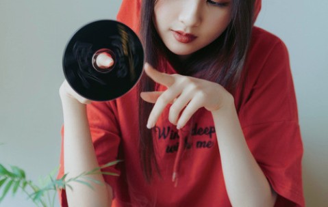 怀孕初期能上班对着电脑吗（怀孕初期上班天天对着电脑有辐射吗）